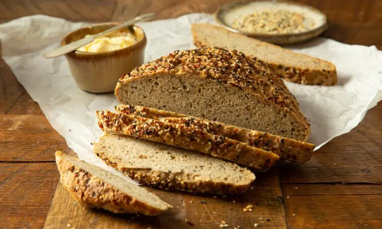 لماذا يُعد الجاودار خيارا أفضل من الخبز الأبيض؟